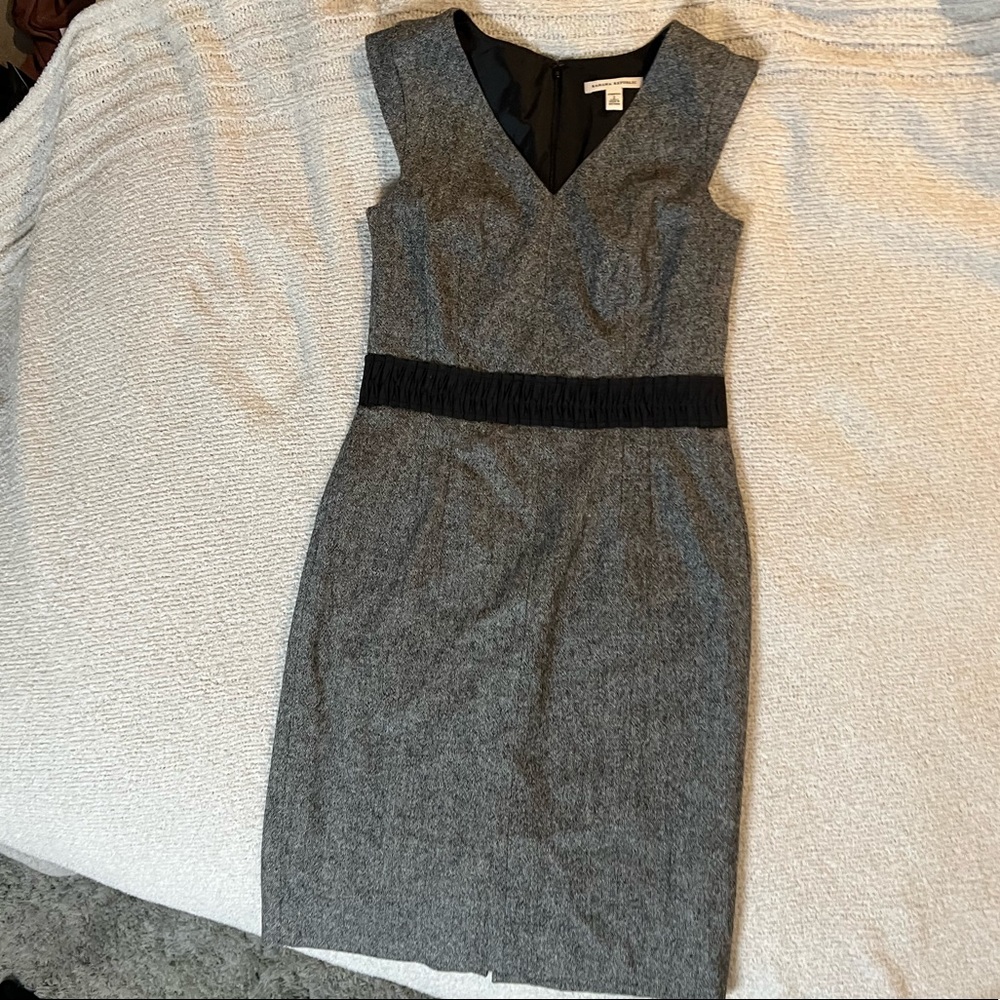 NOT FOR SALE Banana Republic gray and black lined stretch v-neck dress